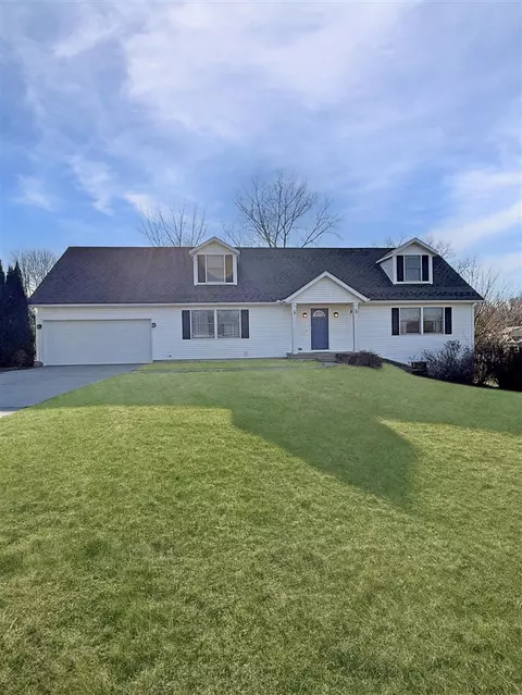 9191 Walnut Grv, Rockford, MI 49341