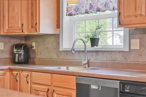 Kitchen - 3241 E Cranberry Lk, Harrison, MI 48625 photo 2 of 6