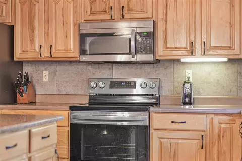 Kitchen - 3241 E Cranberry Lk, Harrison, MI 48625 photo 4 of 6
