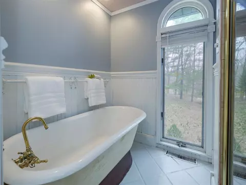 Bath - 13394 E G, Augusta, MI 49012 photo 2 of 4