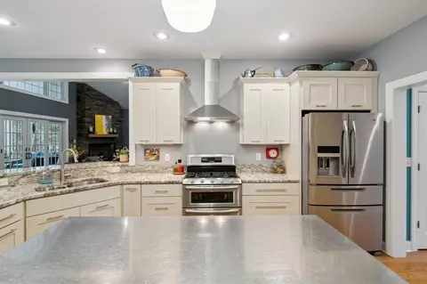 Kitchen - 17867 K-line, Marshall, MI 49068 photo 4 of 6