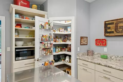 Kitchen - 17867 K-line, Marshall, MI 49068 photo 6 of 6