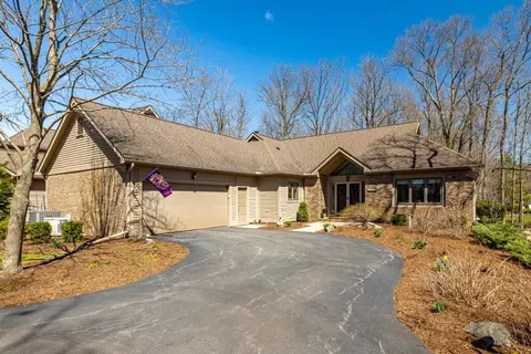 3010 Cross Crk, Ann Arbor, MI 48108