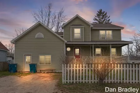 213 E Lk, Crystal, MI 48818