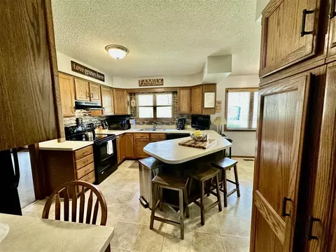 Kitchen - 1606 Bunting, Jackson, MI 49201 photo 4 of 4