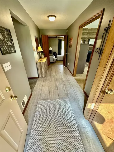 Entry Way - 1606 Bunting, Jackson, MI 49201 photo 1 of 4