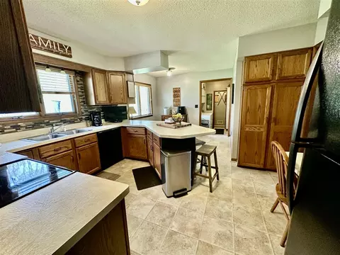 Kitchen - 1606 Bunting, Jackson, MI 49201 photo 3 of 4