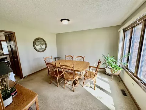 Dining - 1606 Bunting, Jackson, MI 49201 photo 2 of 2