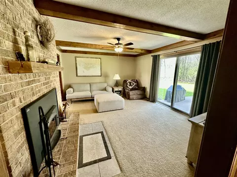 Living - 1606 Bunting, Jackson, MI 49201 photo 1 of 4