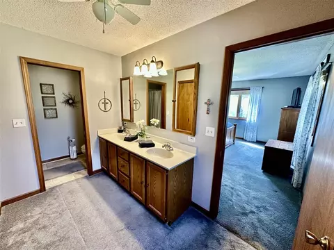 Bath - 1606 Bunting, Jackson, MI 49201 photo 2 of 6