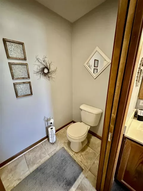 Bath - 1606 Bunting, Jackson, MI 49201 photo 4 of 6