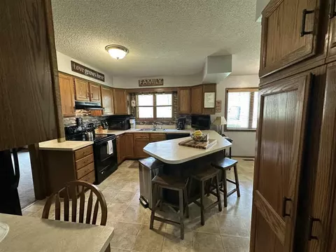 Kitchen - 1606 Bunting, Jackson, MI 49201 photo 2 of 4