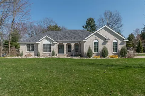 1060 Briarwood, Norton Shores, MI 49441