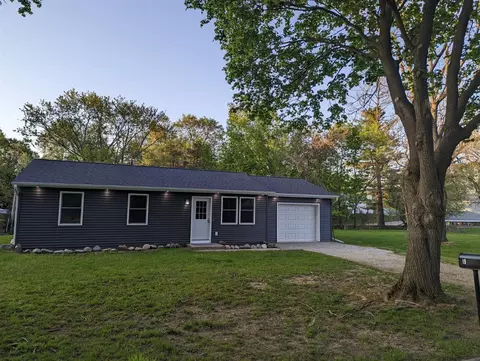 19 Division, Hillsdale, MI 49242