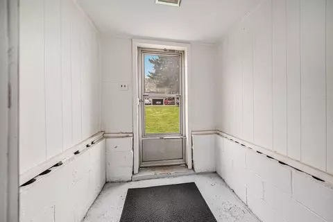 906 Lowell, Jackson, MI 49202 photo 16