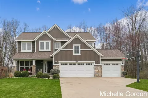 5655 Summerset Woods, Alto, MI 49302