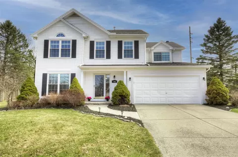 996 Oak Crk, South Lyon, MI 48178