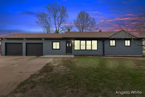 1582 Iowa, Wyoming, MI 49509
