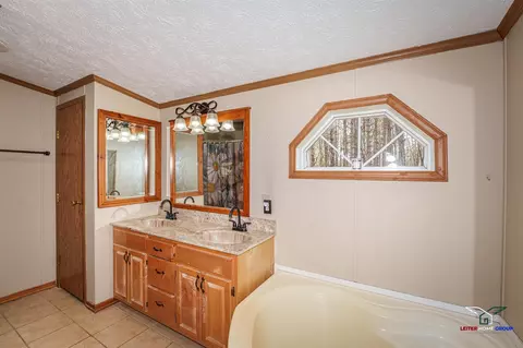 11923 E Spencer, Sumner, MI 48889 photo 23