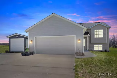 11555 Hawks, Lowell, MI 49331