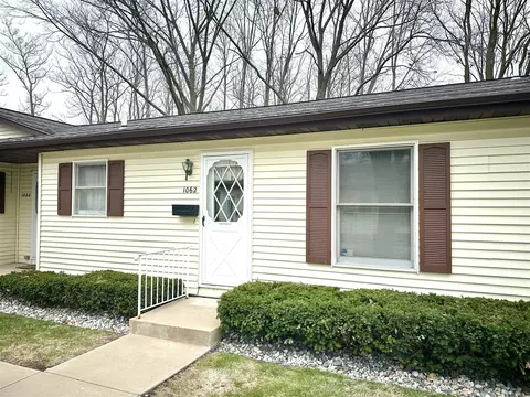 1062 Walnut Grv, Norton Shores, MI 49441