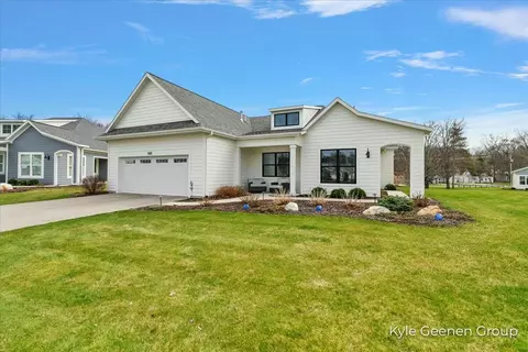 688 Bayshore, Holland, MI 49424