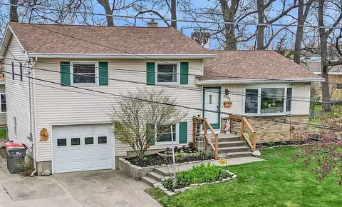 2732 Newstead, Wyoming, MI 49509