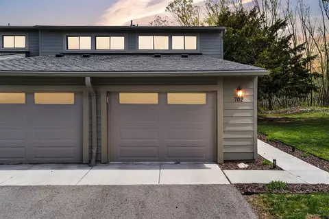 702 Peninsula, Ann Arbor, MI 48105
