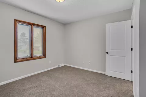 Bedroom - 6765 Old Wagon, Jackson, MI 49201 photo 6 of 10