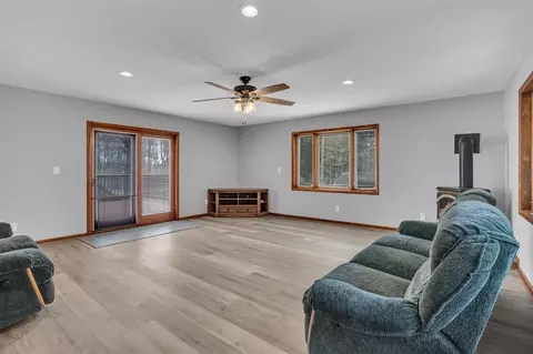 Living - 6765 Old Wagon, Jackson, MI 49201 photo 2 of 10