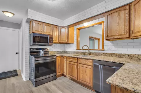 Kitchen - 6765 Old Wagon, Jackson, MI 49201 photo 1 of 3