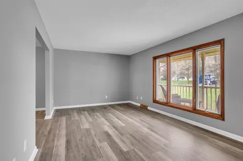 Living - 6765 Old Wagon, Jackson, MI 49201 photo 10 of 10
