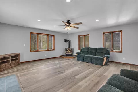 Living - 6765 Old Wagon, Jackson, MI 49201 photo 3 of 10