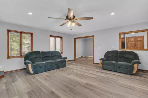 Living - 6765 Old Wagon, Jackson, MI 49201 photo 4 of 10