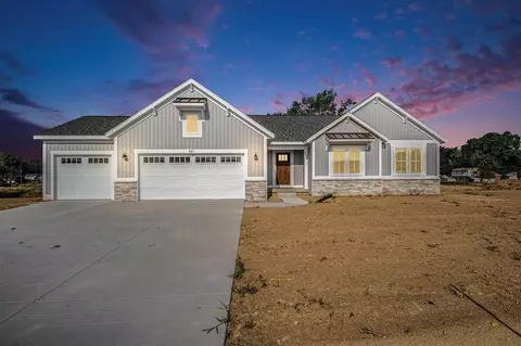 621 Waterford Village Dr, Walker, MI 49534