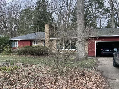 1903 Crestwood, Norton Shores, MI 49441