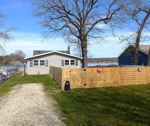 11720 Coon Holw, Three Rivers, MI 49093