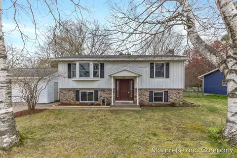 9815 Myers Lk, Rockford, MI 49341