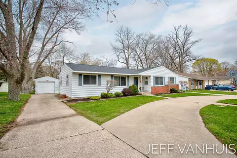 47 32nd, Holland, MI 49423