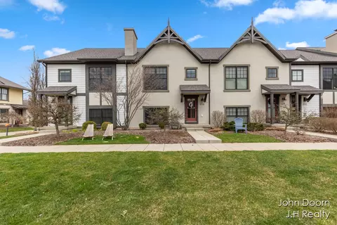 2226 New Town, Grand Rapids, MI 49525