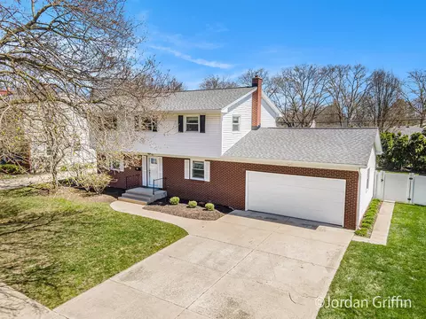 60 Westmont, Grand Rapids, MI 49504