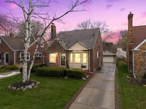 2048 Anita, Grosse Pointe Woods, MI 48236