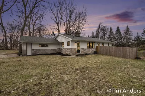 811 Kusterer, Grand Rapids, MI 49534