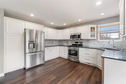 Kitchen - 4030 Kingston, Jackson, MI 49203 photo 2 of 4