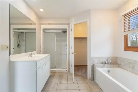 Bath - 4030 Kingston, Jackson, MI 49203 photo 2 of 5