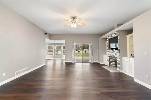 Living - 4030 Kingston, Jackson, MI 49203 photo 1 of 5