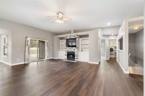 Living - 4030 Kingston, Jackson, MI 49203 photo 3 of 5