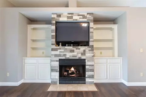 Living - 4030 Kingston, Jackson, MI 49203 photo 5 of 5