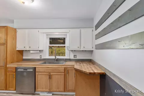 Kitchen - 4136 Ranchero, Dorr, MI 49323 photo 2 of 3