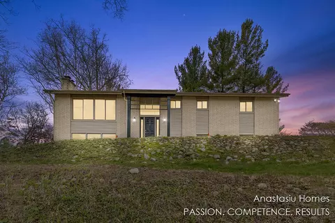 6614 Brookhills, Grand Rapids, MI 49546